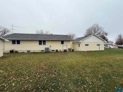 501 Ash Street, Ireton, Iowa 51027, USA