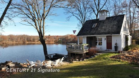 6077 S Shore, Holly, Michigan 48442, USA
