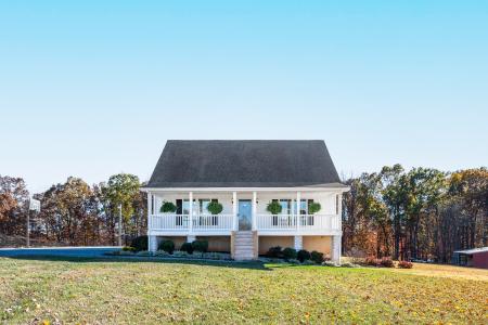 1950 Dundee Road, Huddleston, Virginia 24104, USA