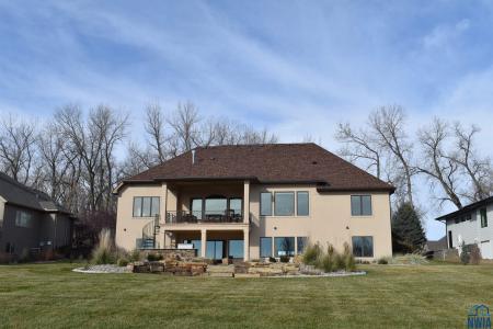 858 E Sawgrass Trail, Dakota Dunes, South Dakota 57049