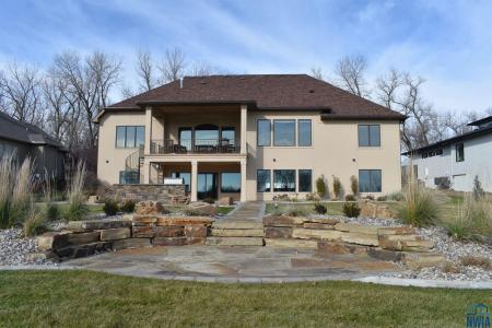 858 E Sawgrass Trail, Dakota Dunes, South Dakota 57049