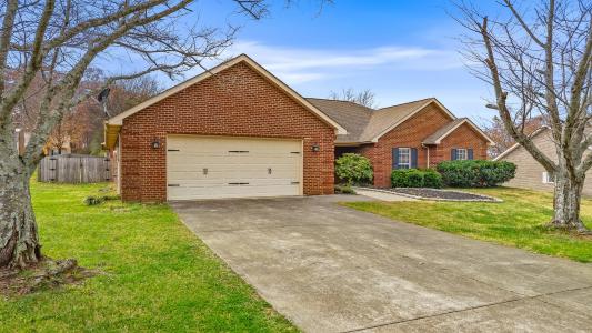 5545 J Riley W Drive, Greenback, Tennessee 37742, USA