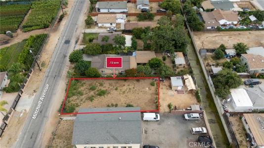 2 Mitchell Ave, Riverside, California 92505, USA