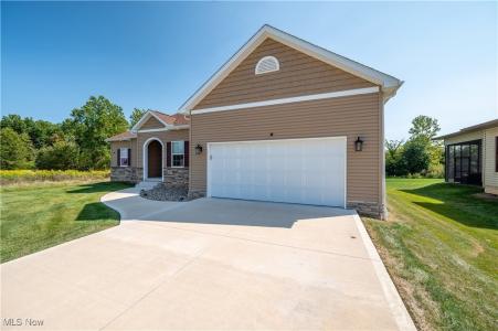 210 Terra Bella Drive, Liberty, Ohio 44505, USA