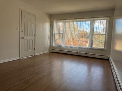 3022 Downing Avenue 2, Westchester, אילינוי 60154, ארצות הברית של אמריקה