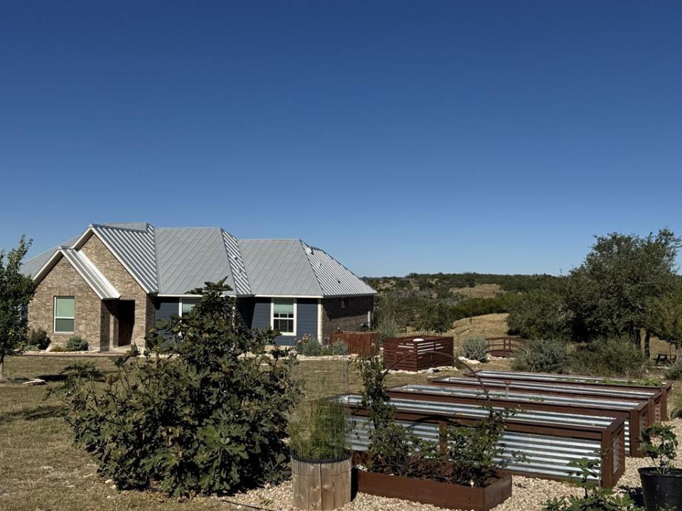 612 Sugar Creek Trail, Fredericksburg, Texas 78624