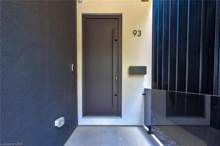 93 OAK STREET, Cambridge, Ontario N1R 4L3, Canada