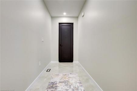 93 OAK STREET, Cambridge, Ontario N1R 4L3, Canada