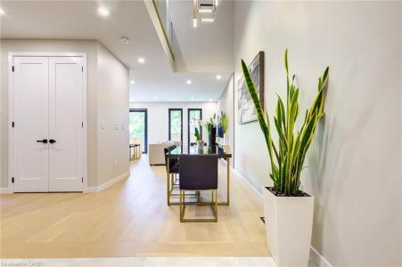 93 OAK STREET, Cambridge, Ontario N1R 4L3, Canada