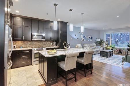 205 FAIRFORD STREET E, Moose Jaw, Saskatchewan S6H 0E1, Canada