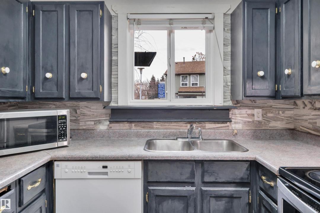 2416 104 STREET NW, Edmonton, Alberta T6J 4J8, Canada