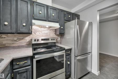 2416 104 STREET NW, Edmonton, Alberta T6J 4J8, Canada