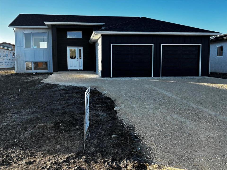 69 HARVEST BAY, Blumenort, Manitoba R5G 2X3, Canadá
