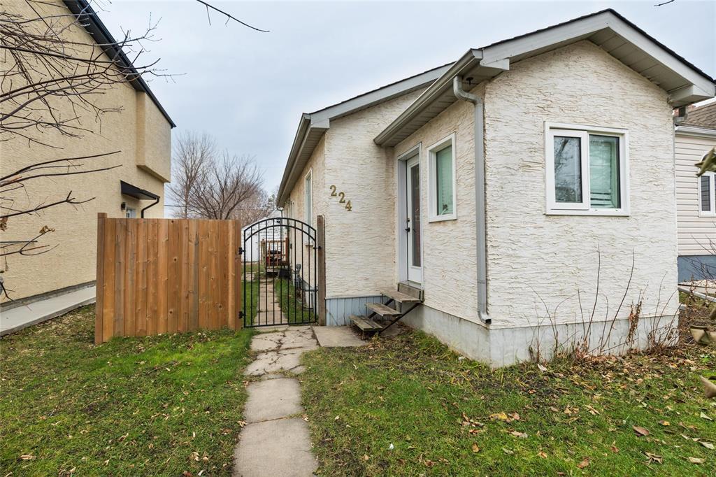 224 HARTFORD AVENUE, Winnipeg, Manitoba R2V 0L8, Canadá