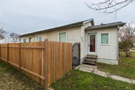 224 HARTFORD AVENUE, Winnipeg, Manitoba R2V 0L8, Canadá