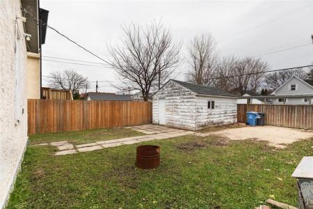 224 HARTFORD AVENUE, Winnipeg, Manitoba R2V 0L8, Canadá