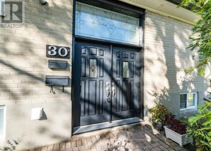 30 FOREHT CRESCENT, Aurora (aurora Heights), Ontario L4G 3E8, Canadá