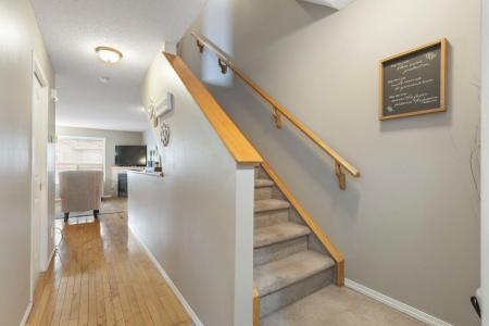 120 DOUGLAS GLEN PARK SE, Calgary, Alberta T2Z 3Z3, Canada