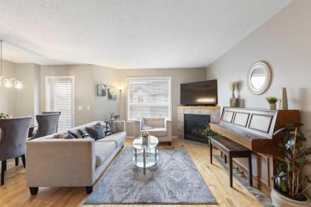 120 DOUGLAS GLEN PARK SE, Calgary, Alberta T2Z 3Z3, Canada