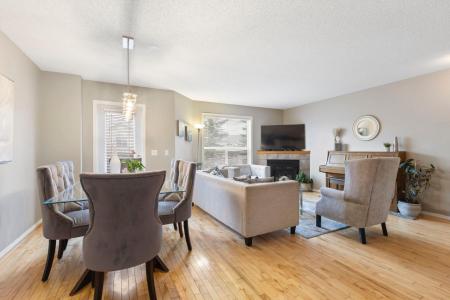 120 DOUGLAS GLEN PARK SE, Calgary, Alberta T2Z 3Z3, Canada