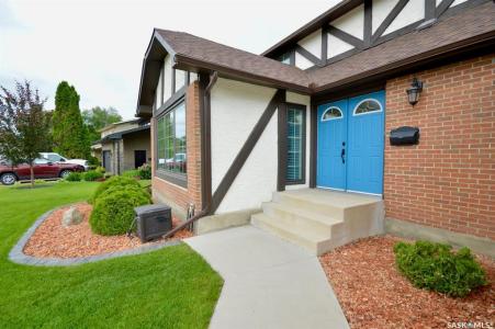 230 DORE CRESCENT, Saskatoon, Saskatchewan S7K 4X9, Canada