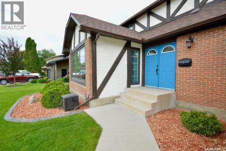 230 DORE CRESCENT, Saskatoon, Saskatchewan S7K 4X9, Canada