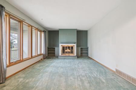 1836 105th St, Hazleton, Iowa 50641