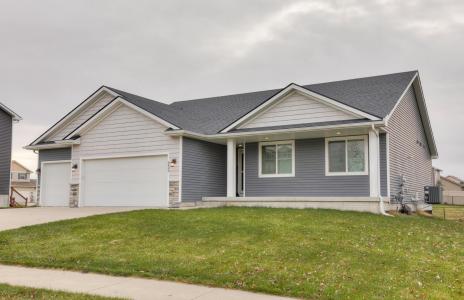 6455 Sunlight Drive, Pleasant Hill, Iowa 50327