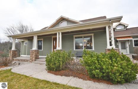 11007 S Rolling Meadows Drive, Maple City, Michigan 49664