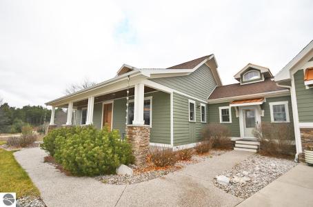 11007 S Rolling Meadows Drive, Maple City, Michigan 49664