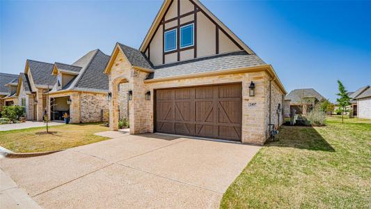 2407 Vineyard Drive, Granbury, Texas 76048