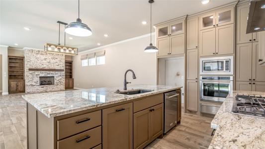 2407 Vineyard Drive, Granbury, Texas 76048