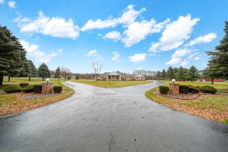 1111 N Lake Pleasant Road, Hillsdale, Michigan 49242, Stati Uniti