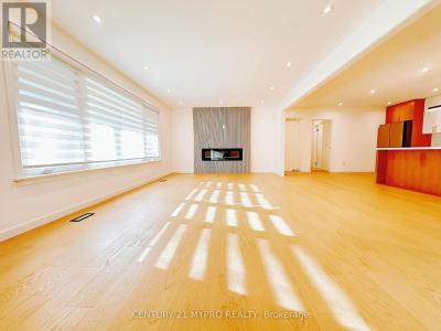 2417 MISSISSAUGA ROAD, Mississauga (sheridan), Ontario L5H 2L4, Canada