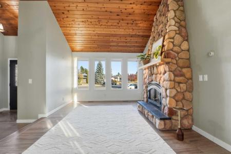 30 COMFORT CLOSE, Red Deer, Alberta T4P 2T7, Kanada