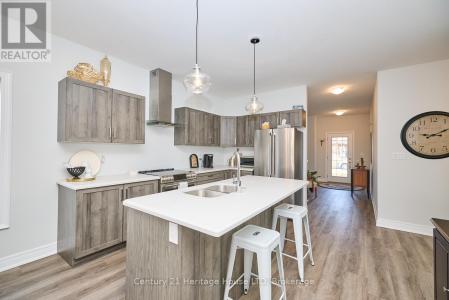 394 HUMMEL CRESCENT, Fort Erie (lakeshore), 安大略省 L2A 0E8, 加拿大