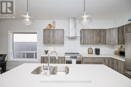 394 HUMMEL CRESCENT, Fort Erie (lakeshore), Ontario L2A 0E8, Canada