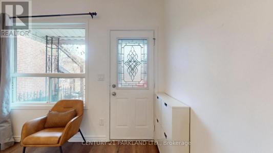 737 MANNING AVENUE, Toronto (annex), Ontario M6G 2W5, Canadá