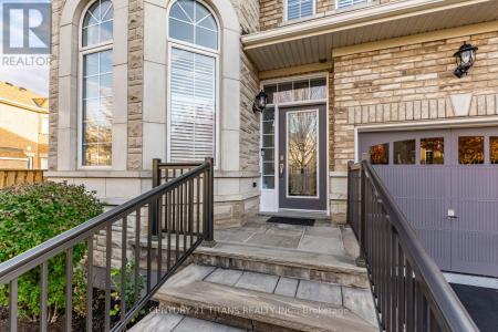 3 CONDARCURI CRESCENT, Markham (box Grove), オンタリオ L6B 0G8, カナダ