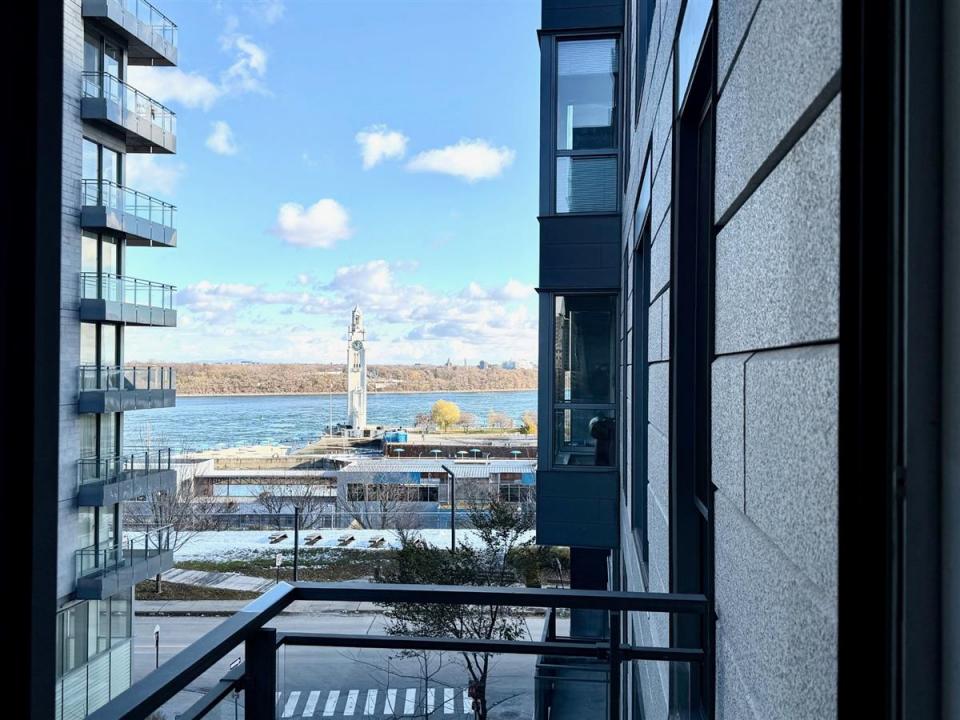 859 Rue de la Commune E., Montréal (Ville-Marie), Quebec H2L 0B9, Canada