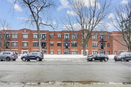 6366B Av. de Chester, Montréal (Côte-des-Neiges/Notre-Dame-de-Grâce), Quebec H4V 1J7, Kanada