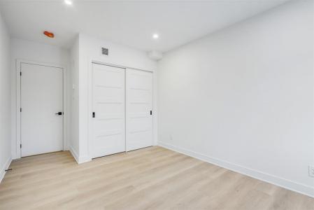 6366B Av. de Chester, Montréal (Côte-des-Neiges/Notre-Dame-de-Grâce), Quebec H4V 1J7, Kanada