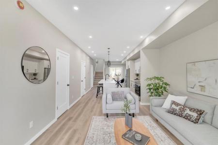 40 VIVIAN AVENUE, Winnipeg, Manitoba R2M 0E4, Kanada