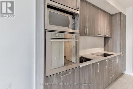 576 FRONT STREET WEST, Toronto (waterfront Communities), Ontario M5V 1C1, Canada