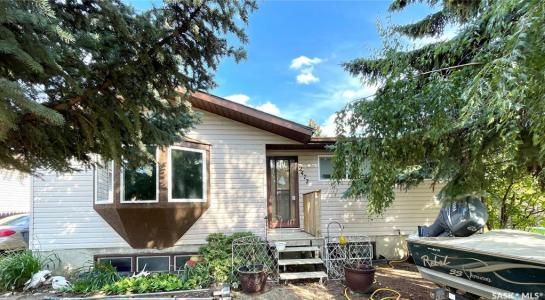 2472 ROSS CRESCENT, North Battleford, Saskatchewan S9A 3R3, Canada