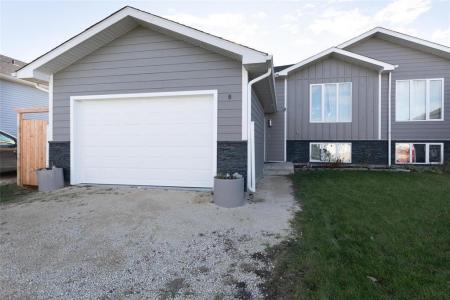 8 ACORN STREET, Steinbach, Manitoba R5G 2V5, Canada