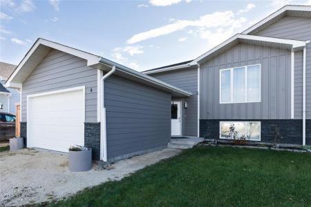 8 ACORN STREET, Steinbach, Manitoba R5G 2V5, Canada