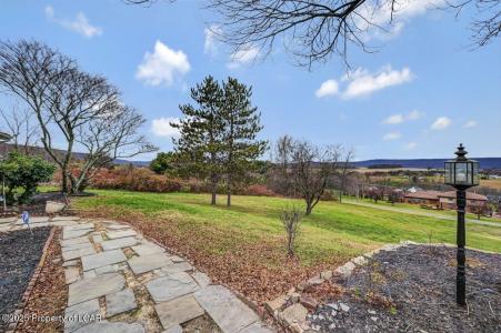 640 W Foothills Drive, Sugarloaf, Pennsylvania 18249