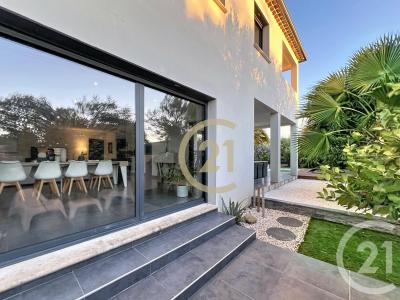 Uzes, Languedoc-Roussillon 30700, France