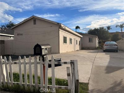 1240 E Street, Corona, California 92882, HOA KỲ